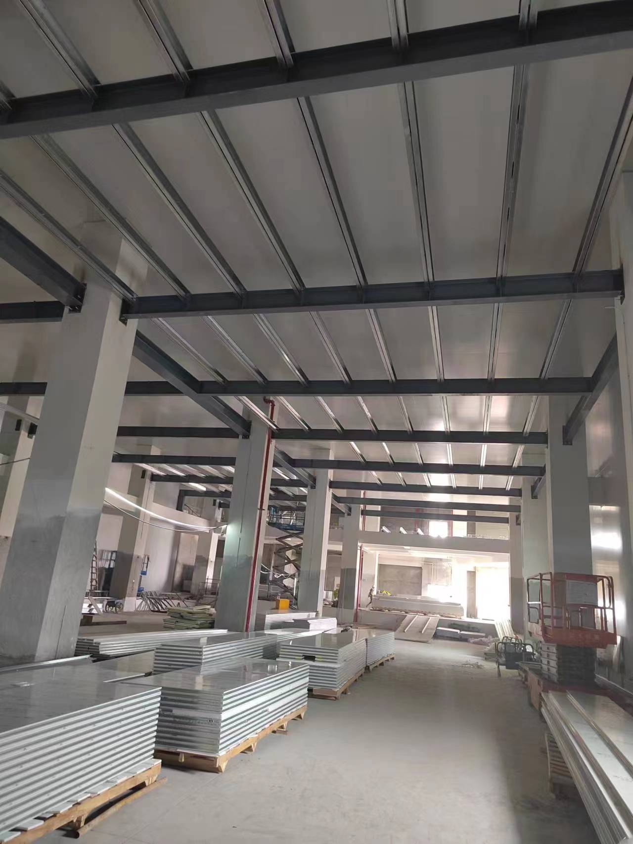 廣州鋼結(jié)構(gòu)夾層工程施工質(zhì)量如何控制?    廣東網(wǎng)架公司選擇廣州經(jīng)緯鋼結(jié)構(gòu)工程有限公司 咨詢電話:13925156722