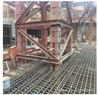 實腹式鋼柱相對的格構式鋼柱   廣東鋼結構網架公司選擇廣州經緯鋼結構工程有限公司